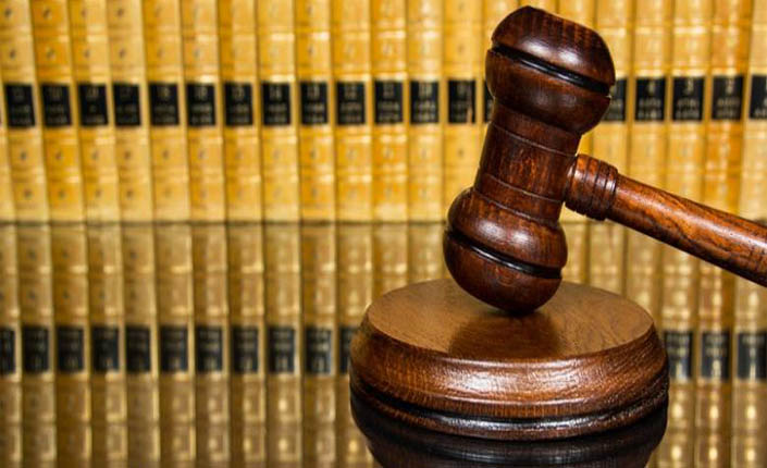 Perbedaan Lembaga Pengadilan yang Menangani